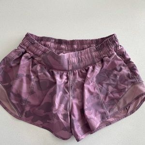 Lululemon Hotty Hot Low-Rise Lined Short 2.5”